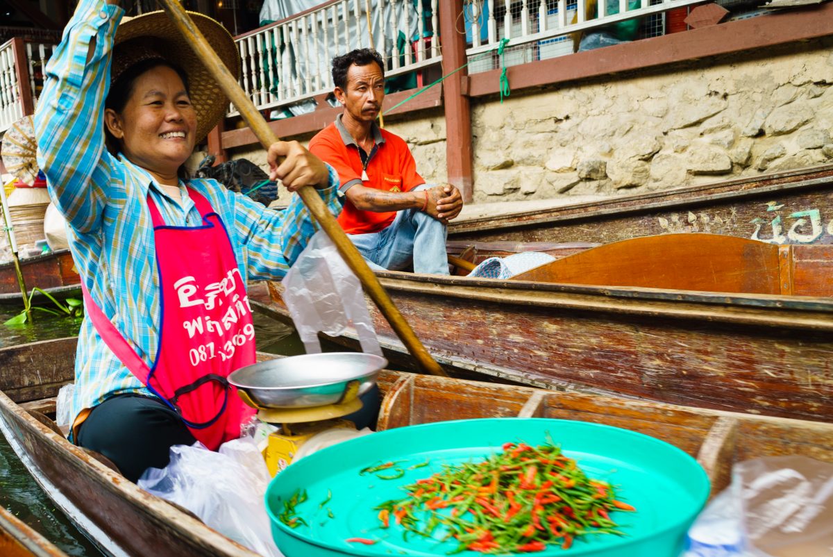 Marche flottant près de Bangkok